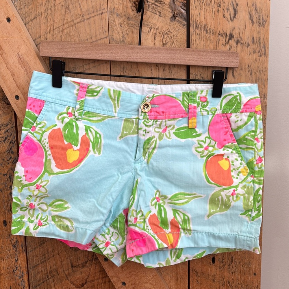 Women’s lily Pulitzer Callahan 5 inch short. Size 4.